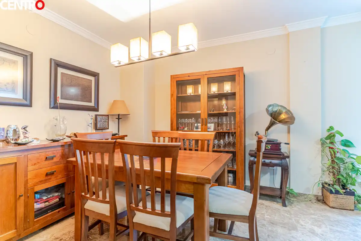 Comedor de Casa o chalet en venta en La Zubia con Aire acondicionado, Calefacción y Jardín privado