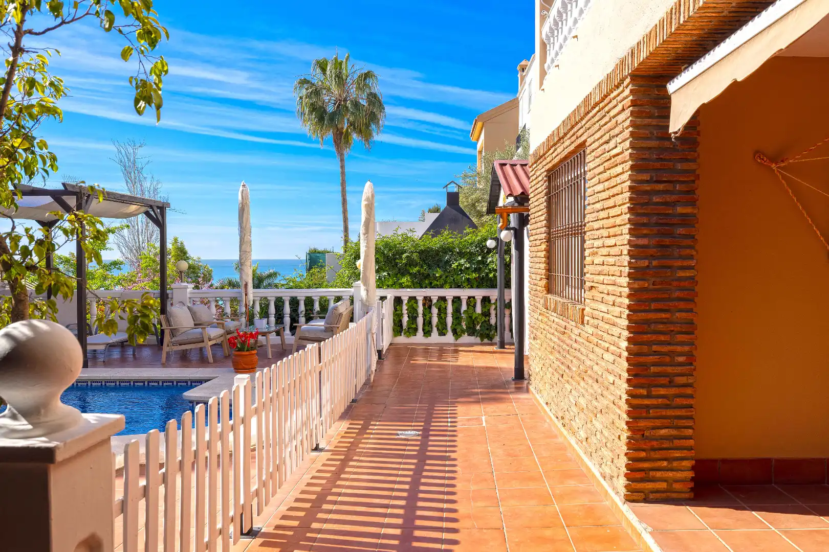 Vista exterior de Casa o xalet en venda en Málaga amb Aire condicionat, Calefacció i Jardí privat
