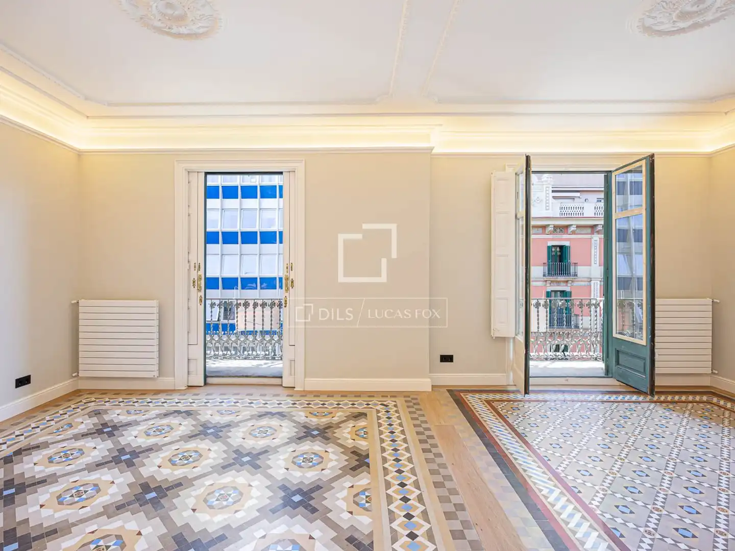 Wohnung zum Verkauf in Barcelona mit Klimaanlage, Heizung und Balkon