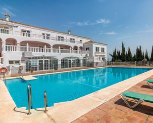 Swimming pool of Premises for sale in Sotogrande