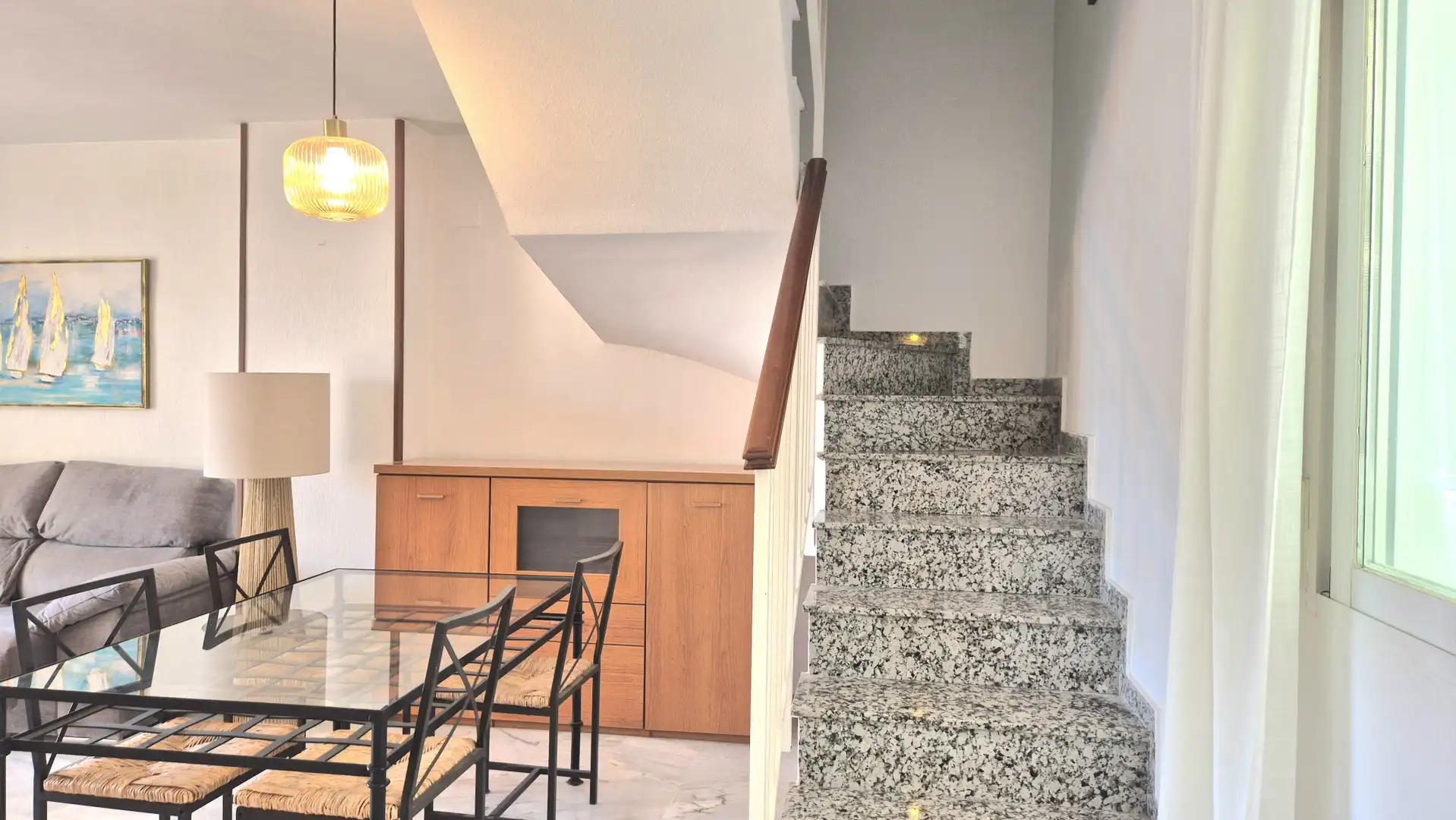 Ático de alquiler en Marbella con Aire acondicionado, Terraza y Trastero
