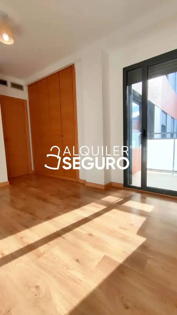 Piso de alquiler en Paterna con Aire acondicionado, Calefacción y Terraza