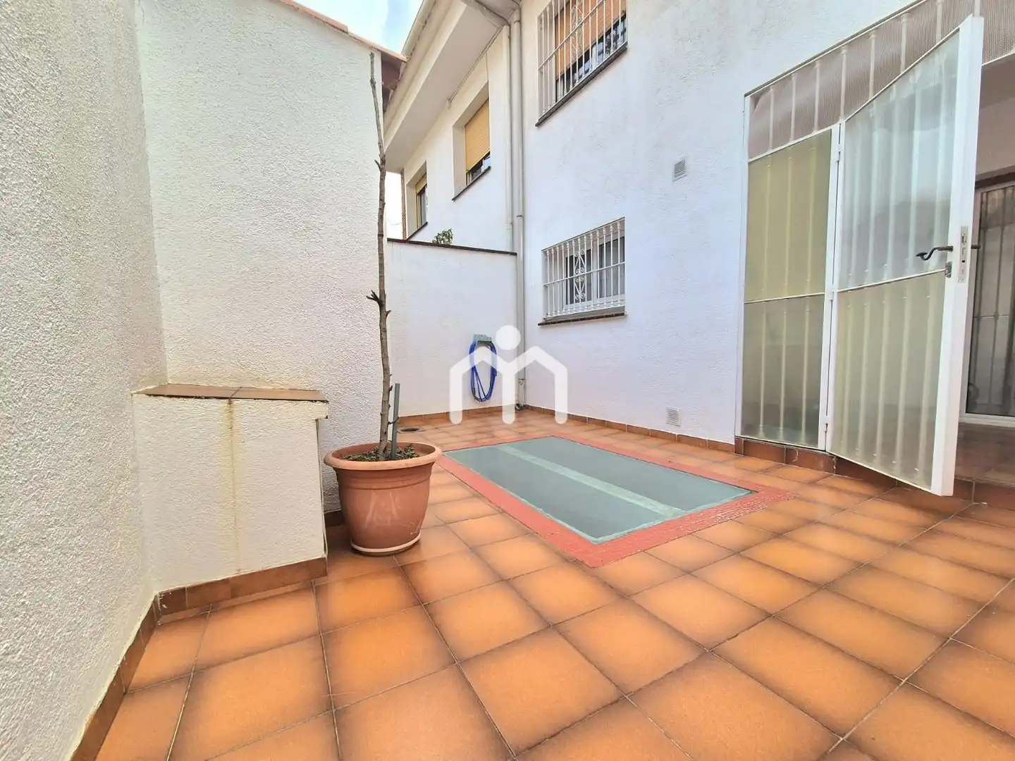 Vista exterior de Casa adosada en venta en Premià de Dalt con Calefacción, Parquet y Terraza