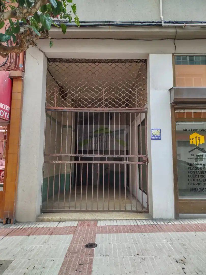 Local comercial en venda a Avenida dos Mallos 57, imagen 2