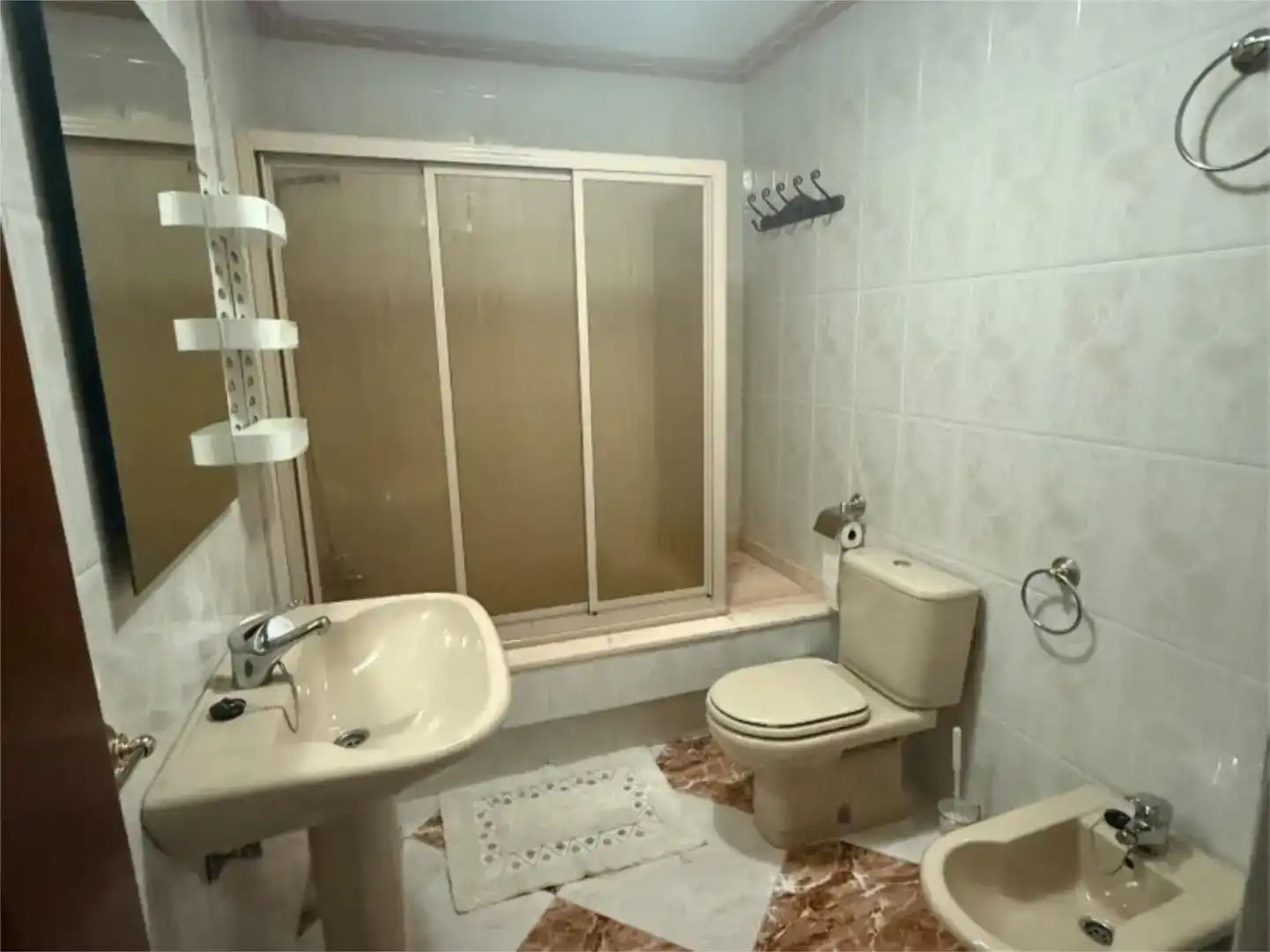 Baño de Piso de alquiler en Castellar con Aire acondicionado, Amueblado y Balcón
