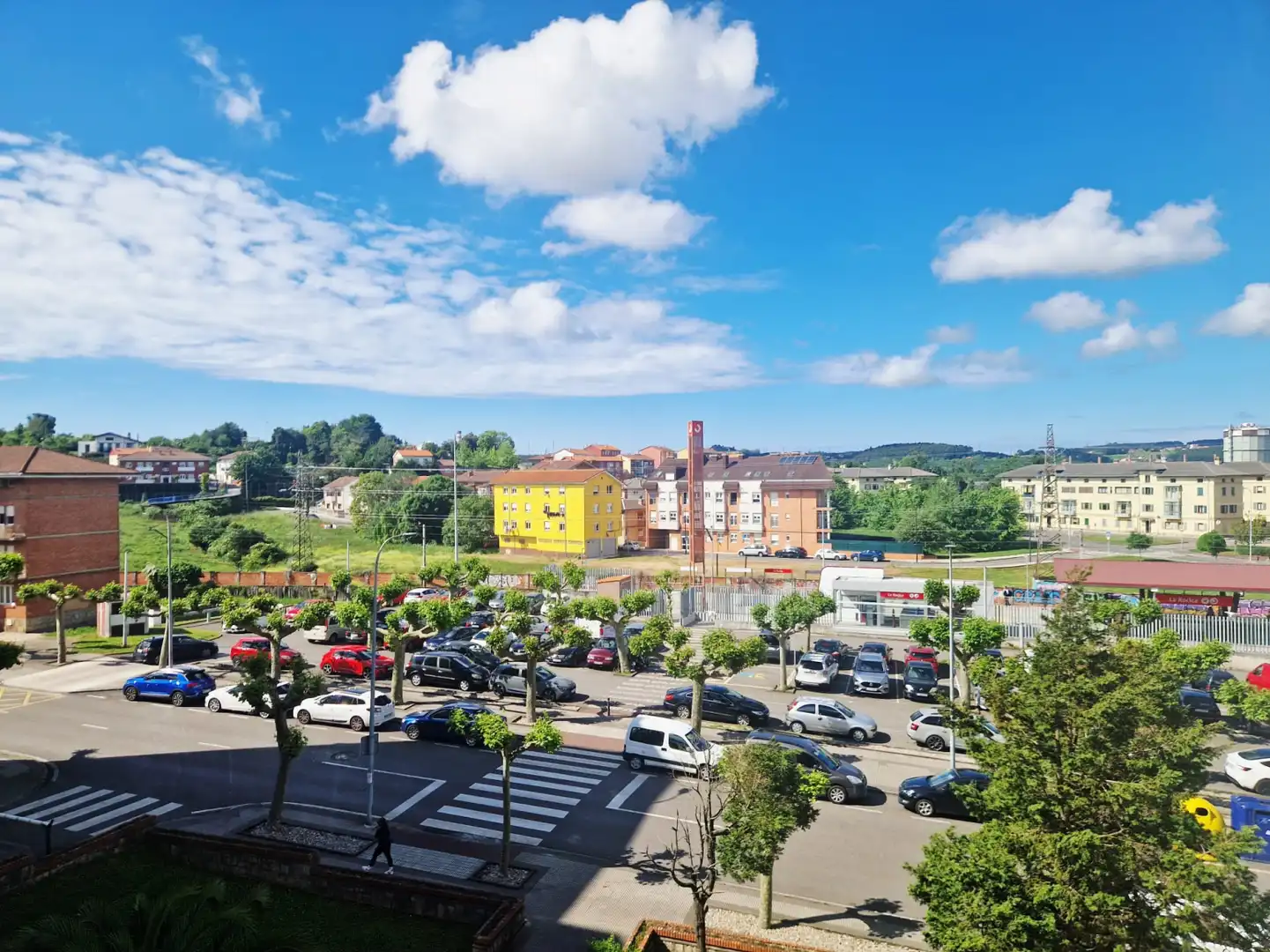 Vista exterior de Piso en venta en Avilés con Calefacción, Parquet y Trastero