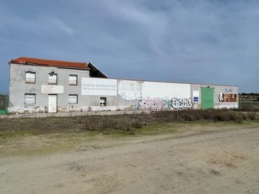 Industriegebäude zur Miete in Avenida del V Centenario de Isabel la Católica 16B