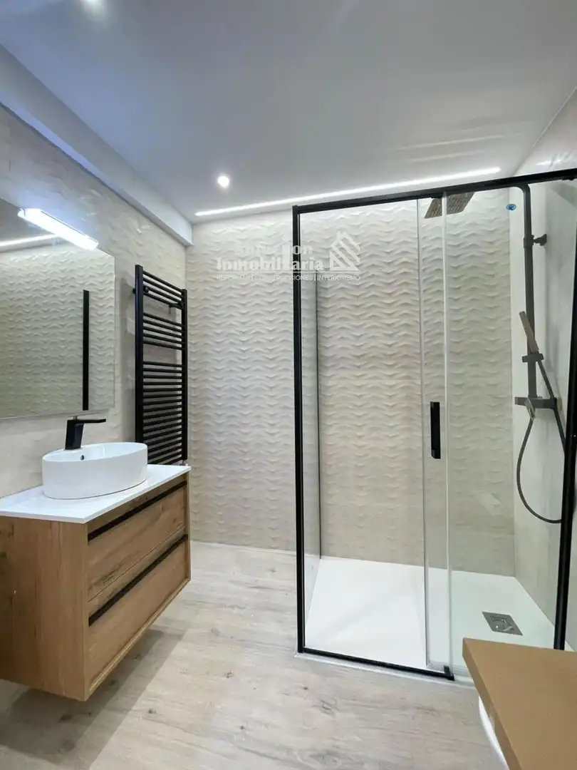 Badezimmer von Wohnung zum Verkauf in Salamanca mit Heizung, Terrasse und Balkon