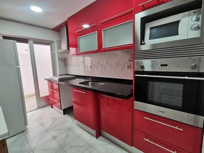 Kitchen of Flat for sale in Salamanca Capital  with Heating, Furnished and Oven