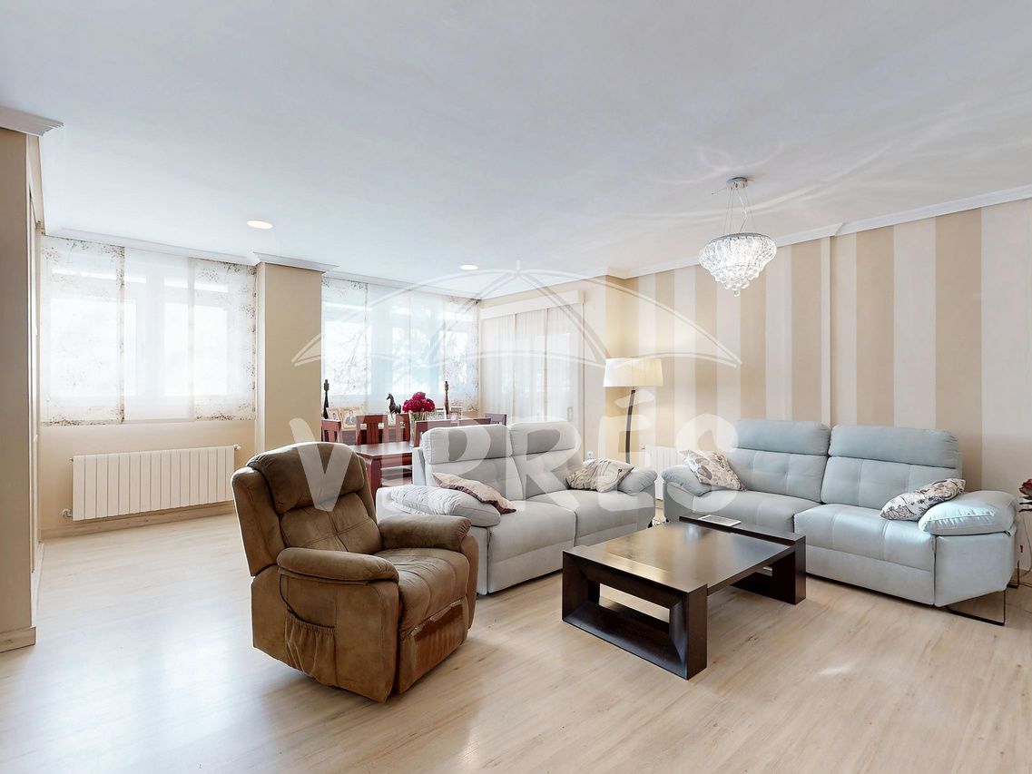 Sala d'estar de Pis en venda en Cáceres Capital amb Traster, Piscina i Piscina comunitària