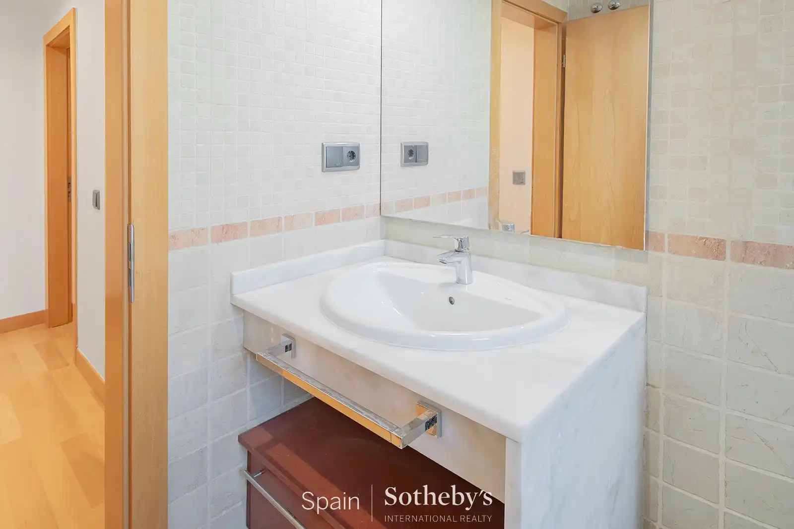 Bany de Apartament de lloguer en La Moraleja amb Aire condicionat, Calefacció i Terrassa