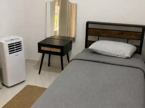 Schlafzimmer von Wohnungen zur Miete in Torrevieja mit Klimaanlage, Schwimmbad und Balkon