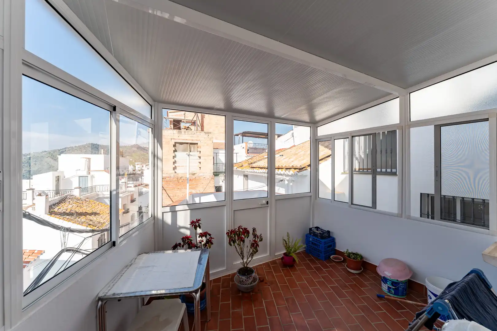 Terrasse von Einfamilien-Reihenhaus zum Verkauf in Sayalonga mit Terrasse und Balkon