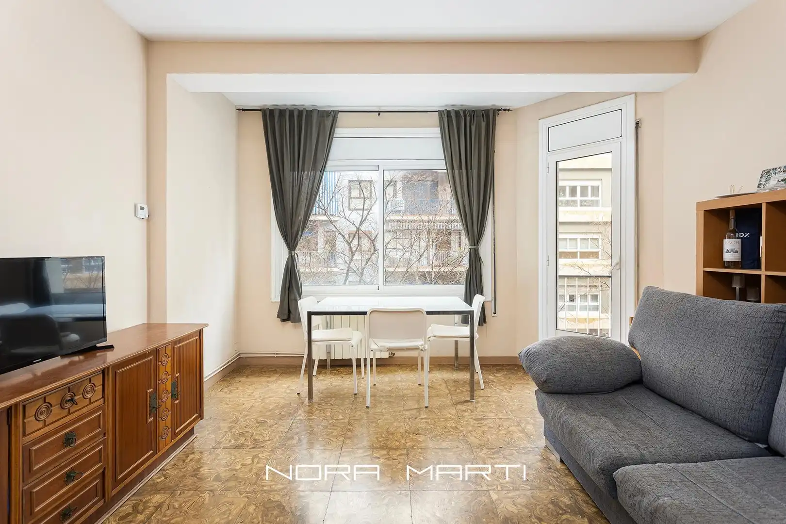 Außenansicht von Wohnung zum Verkauf in Barcelona mit Heizung und Balkon