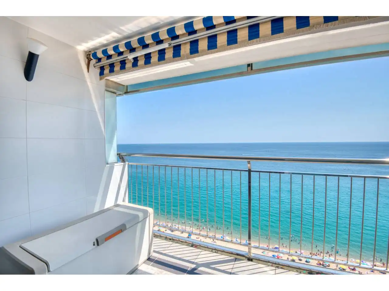 Terrasse von Wohnungen zum Verkauf in Castell d'Aro, Platja d'Aro i s'Agaró mit Terrasse, Balkon und Alarm