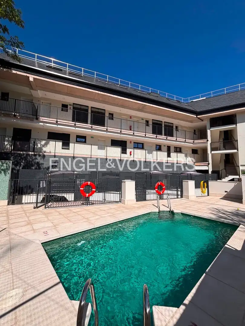 Piscina de Dúplex de alquiler en Pozuelo de Alarcón con Aire acondicionado, Calefacción y Terraza