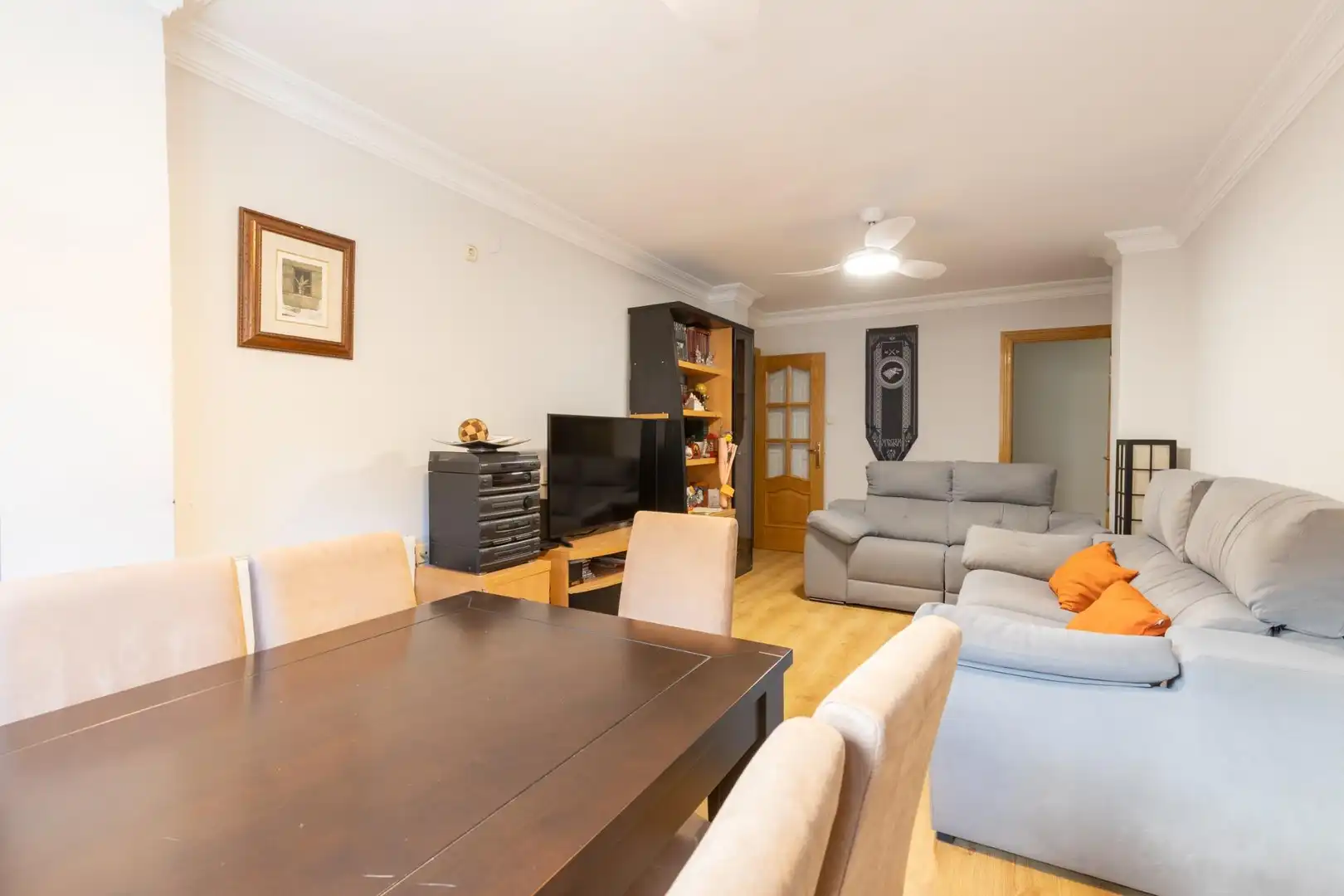 Living room of Flat for sale in Granada  with Parquet flooring and Storage room
