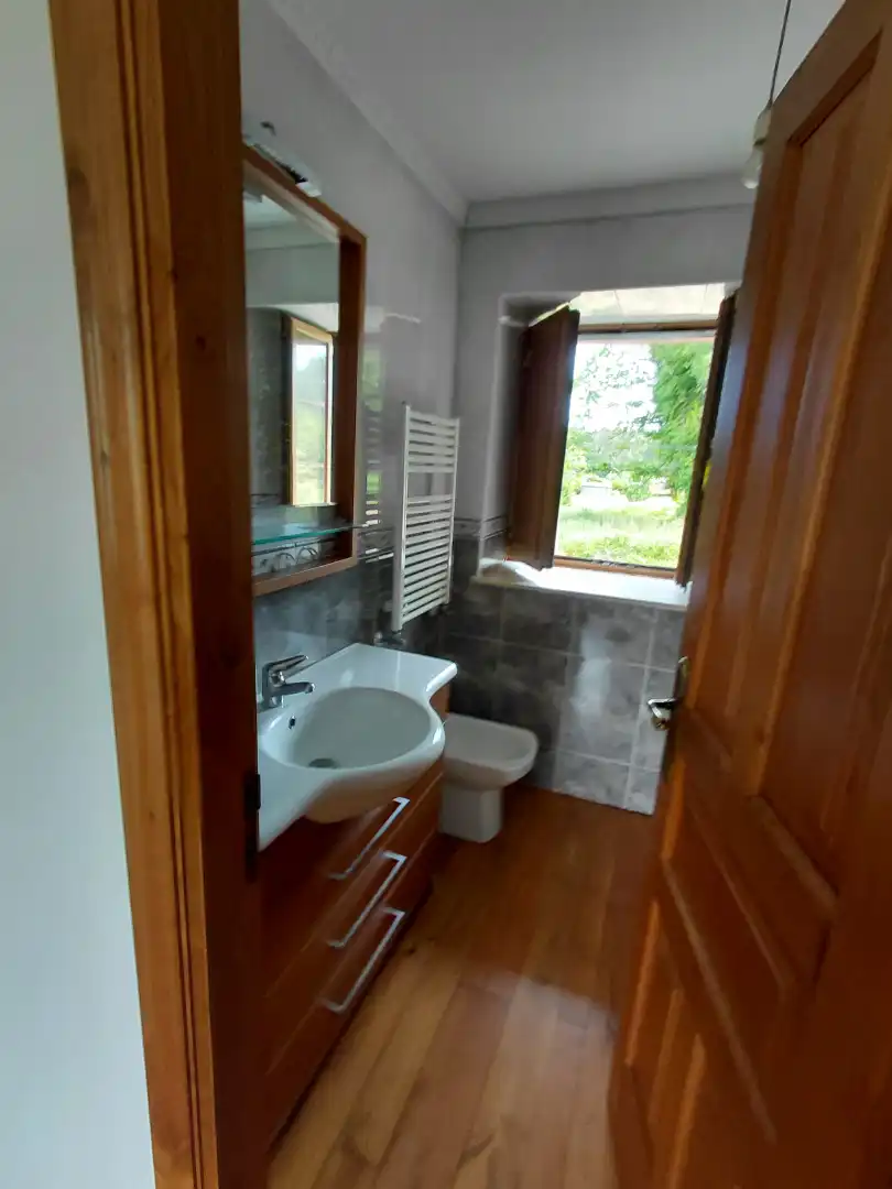 Baño de Casa o chalet en venta en Betanzos con Calefacción, Jardín privado y Trastero