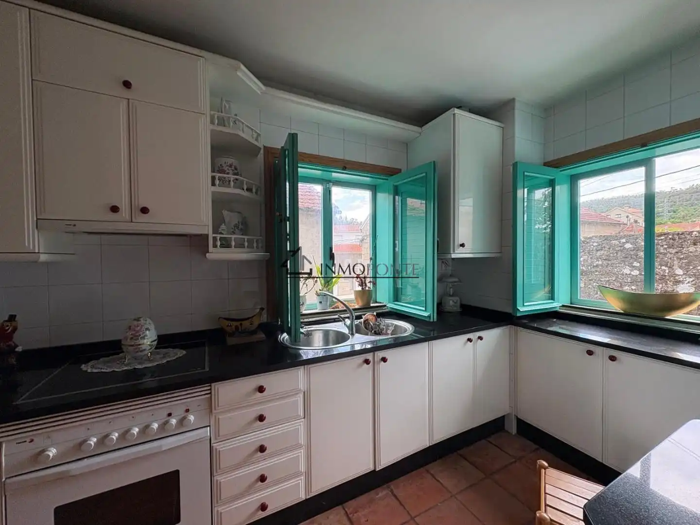 Cocina de Casa o chalet de alquiler en Pontevedra Capital  con Calefacción, Jardín privado y Amueblado