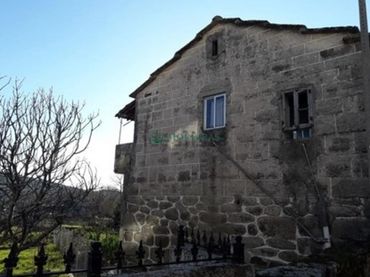 Casa amb jardí en venda a A Gudiña