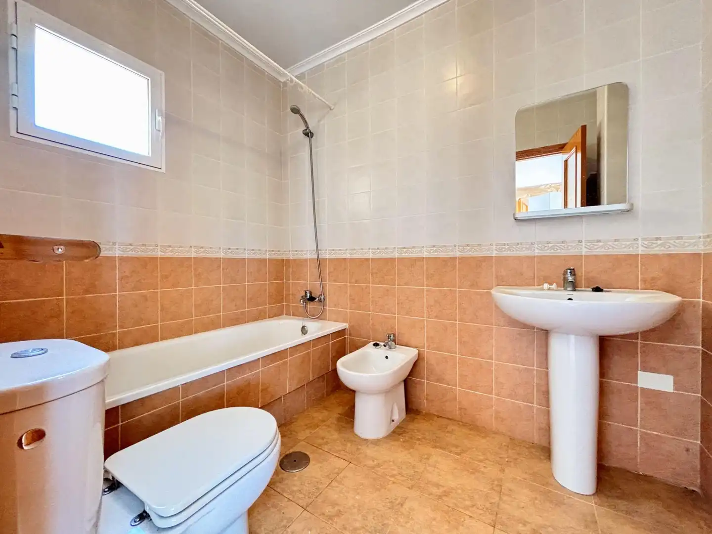 Bany de Casa o xalet en venda en Algorfa amb Jardí privat, Terrassa i Moblat