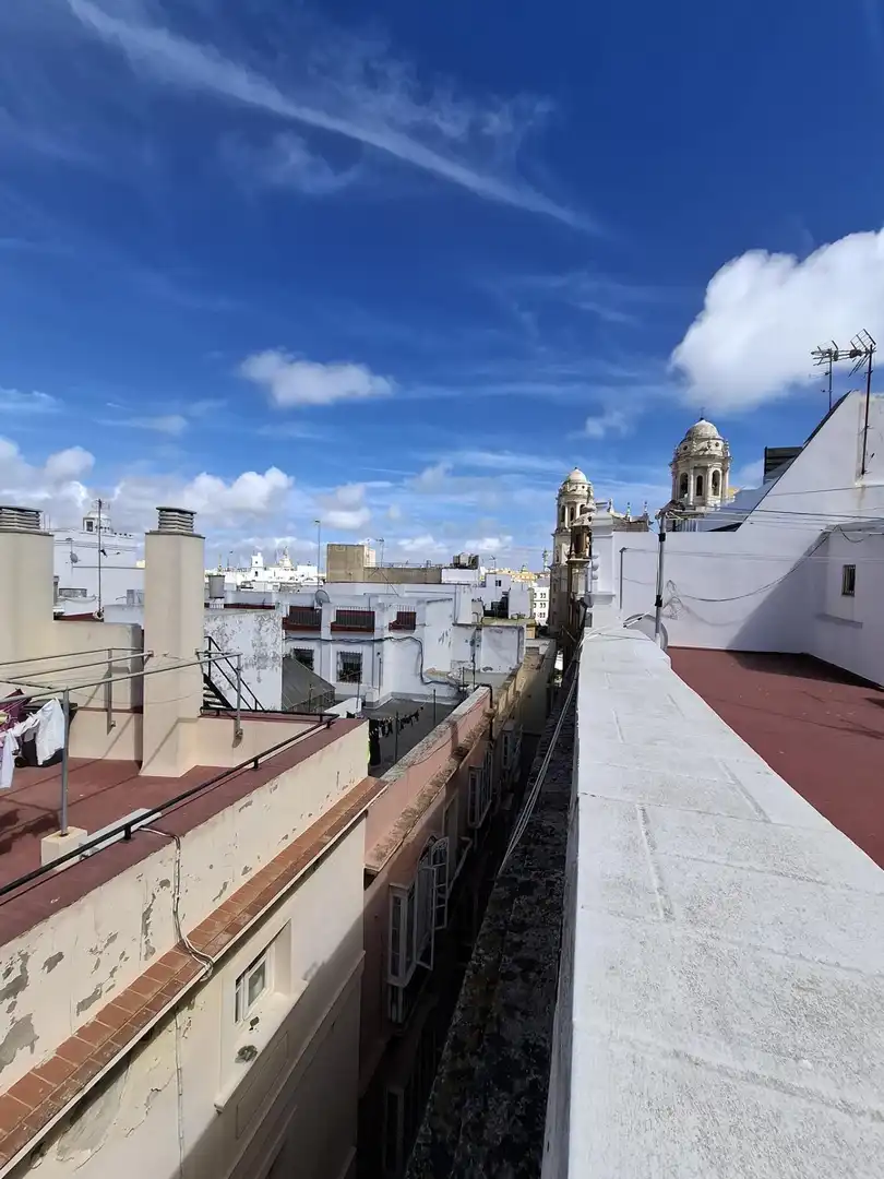 Vista exterior de Piso en venta en Cádiz con Amueblado y Balcón