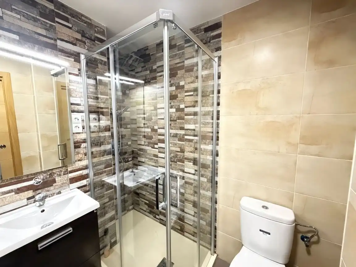 Bathroom of Flat for sale in Alcalá de Henares  with Air Conditioner, Heating and Terrace