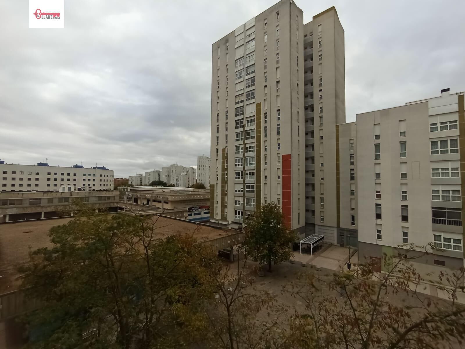 Vista exterior de Pis en venda en Burgos Capital amb Calefacció, Parquet i Balcó