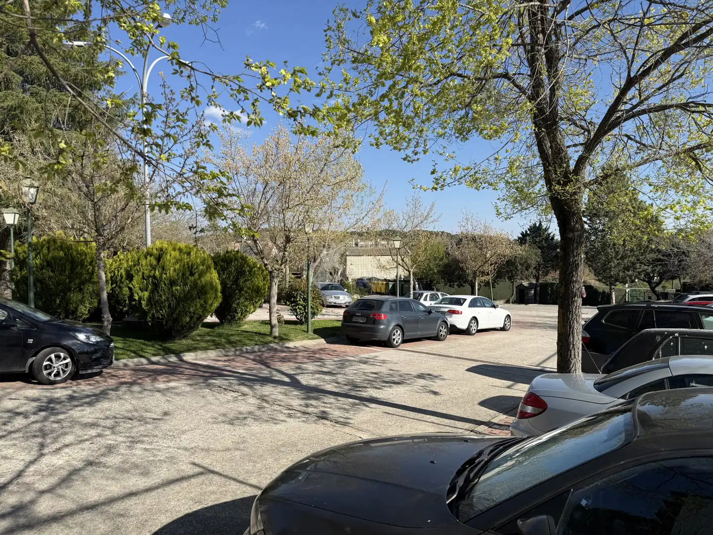 Parkplatz von Wohnung zum Verkauf in Fresnedillas de la Oliva mit Klimaanlage, Heizung und Privatgarten