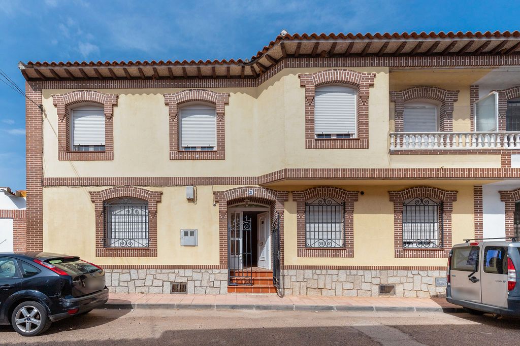 Exterior view of Single-family semi-detached for sale in La Pueblanueva