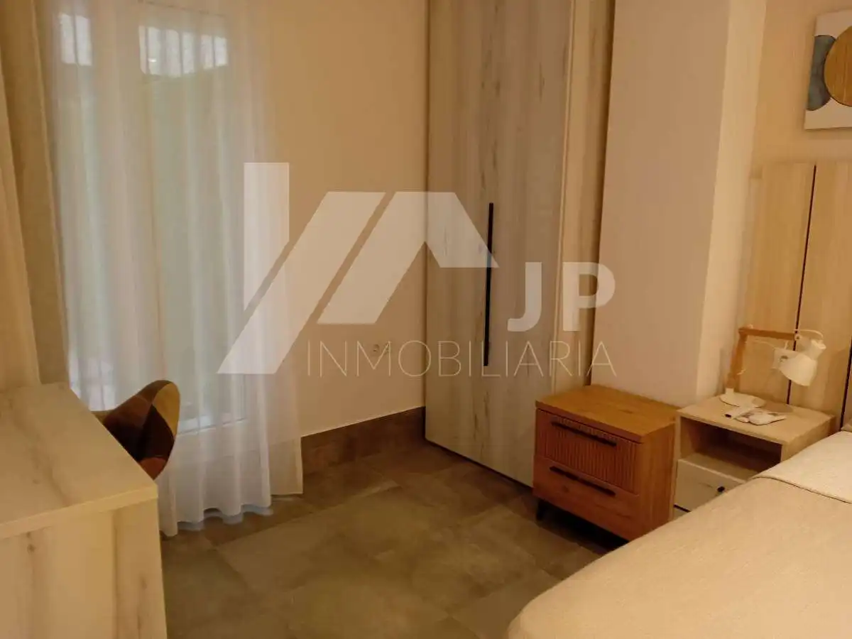 Bedroom of Flat for rent in Granada  with Air Conditioner, Heating and Parquet flooring