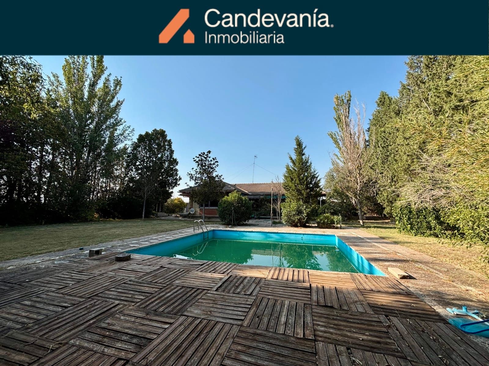 Piscina de Casa o xalet en venda en San Mateo de Gállego amb Aire condicionat, Calefacció i Jardí privat