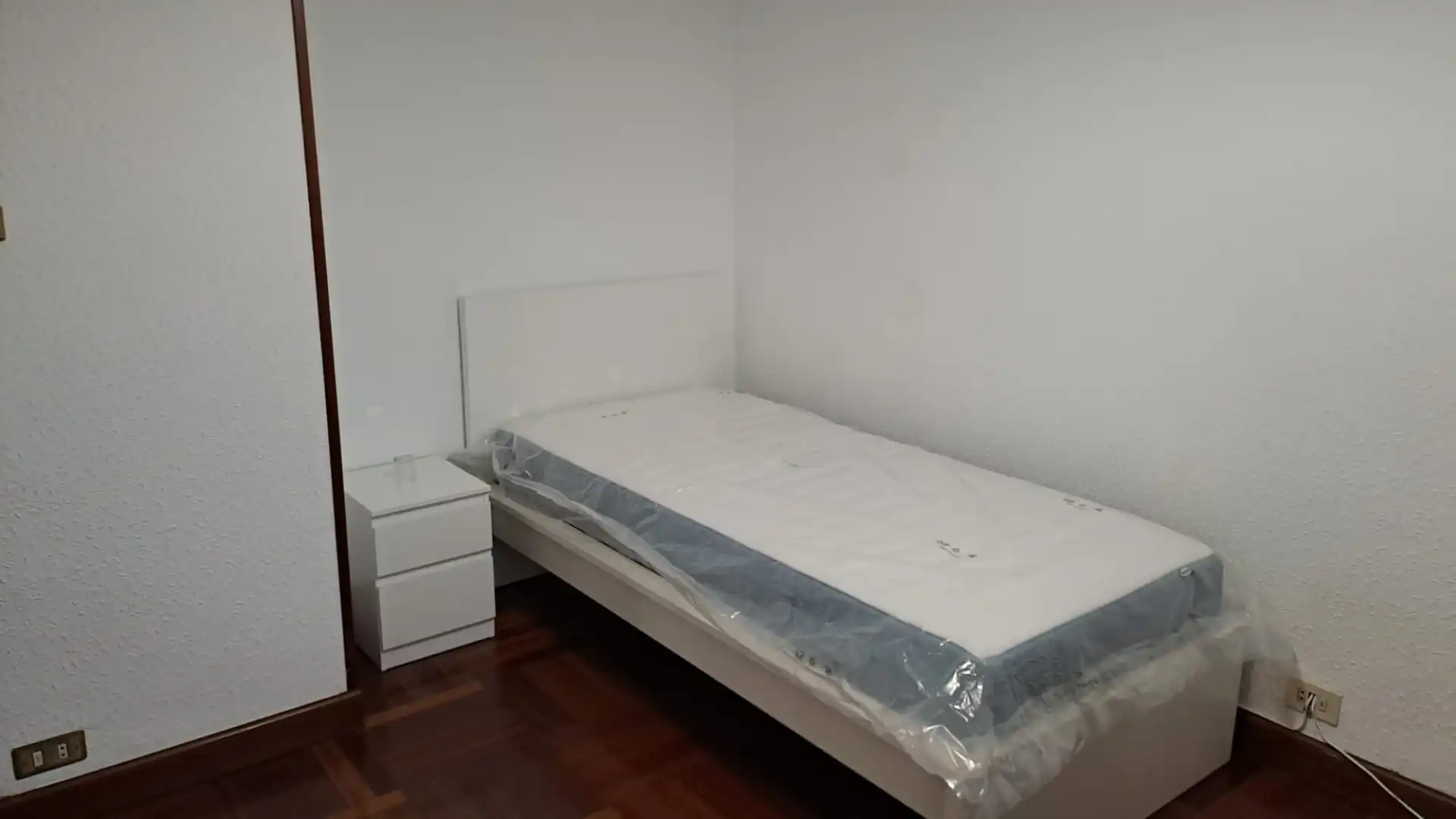 Bedroom of Flat for rent in Bilbao   with Heating, Private garden and Furnished