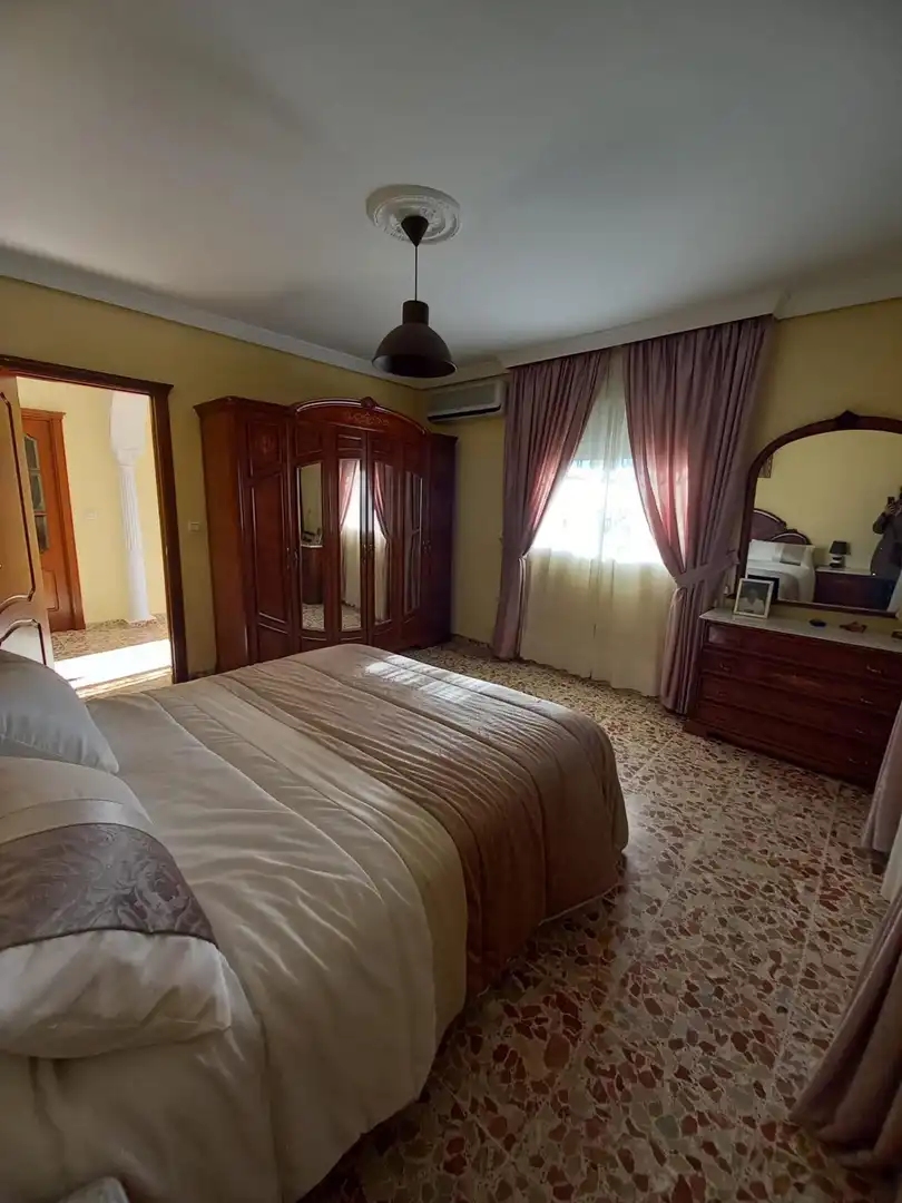 Dormitori de Casa o xalet en venda en Córdoba amb Jardí privat, Terrassa i Moblat