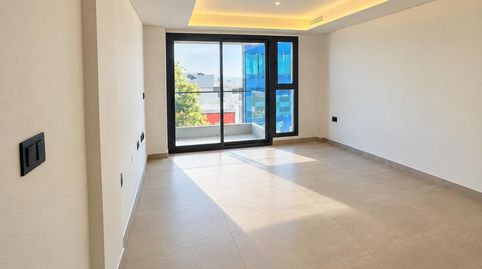 Foto 3 de Piso en venta en Avenida Condes de San Isidro, 48, Puerto Deportivo, Fuengirola