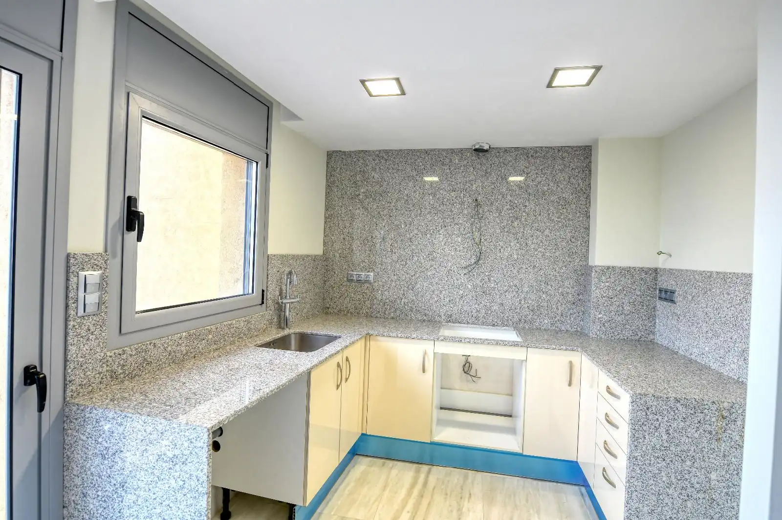 Cocina de Dúplex en venta en Población de Arroyo con Terraza