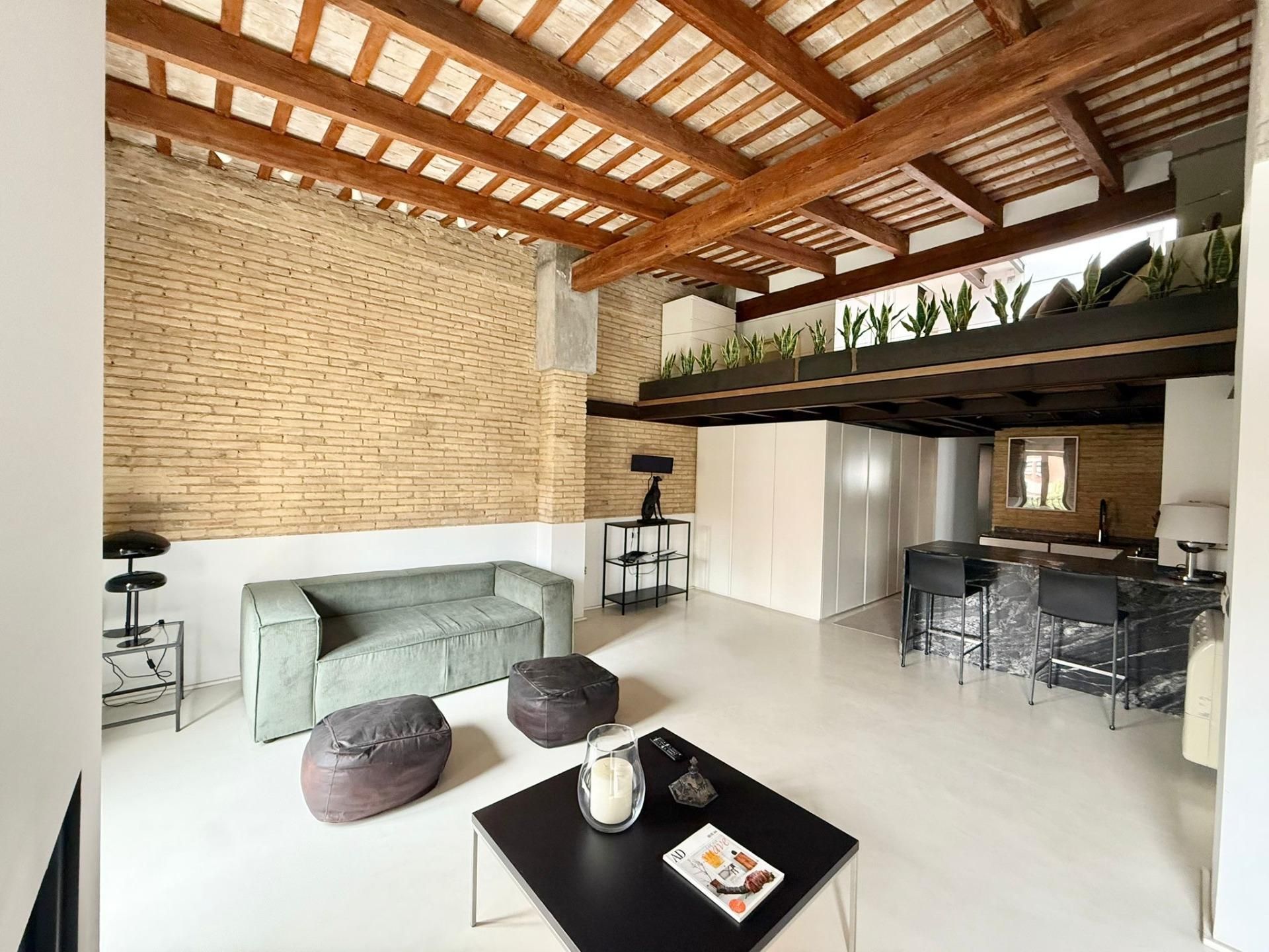 Sala d'estar de Dúplex de lloguer en  Valencia Capital amb Aire condicionat i Balcó