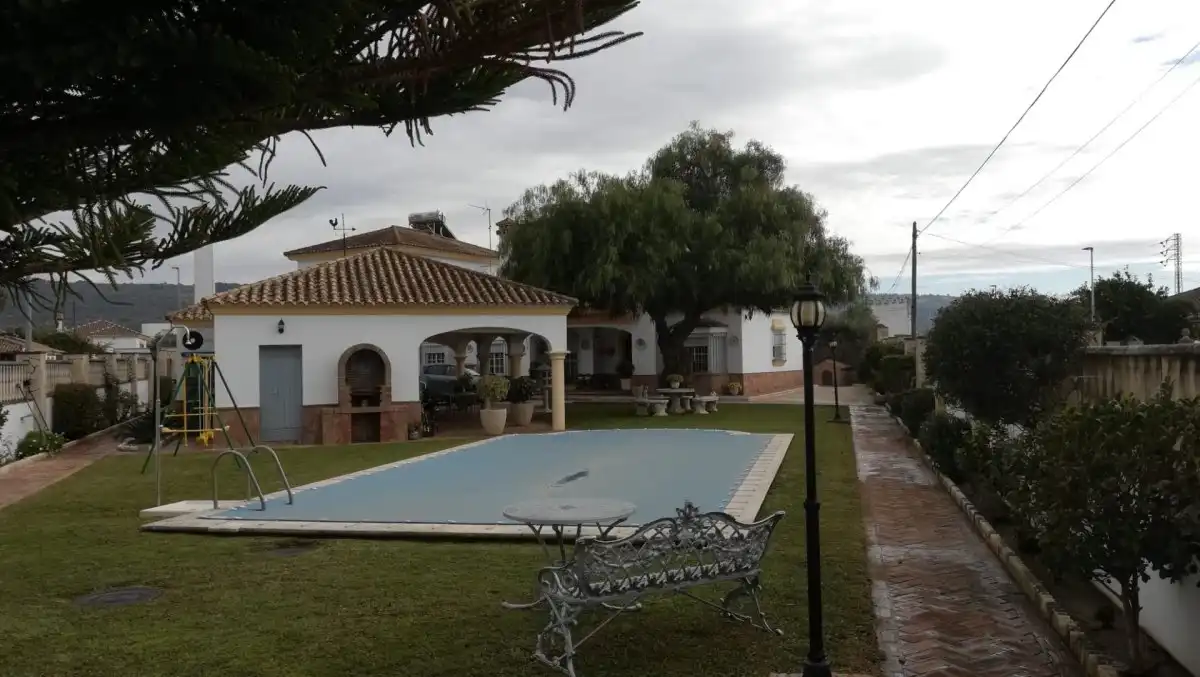 Piscina de Casa o xalet en venda en Arcos de la Frontera amb Aire condicionat, Jardí privat i Traster
