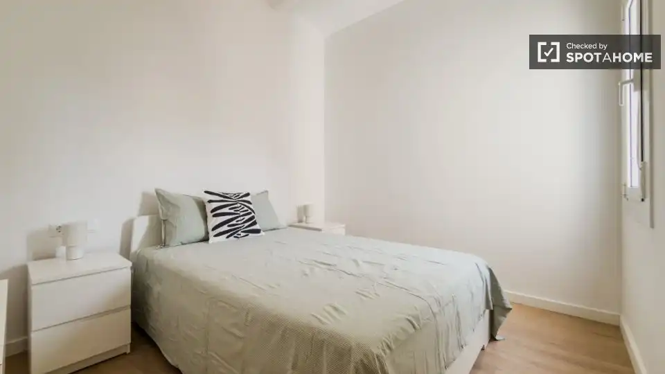 Dormitori de Apartament per a compartir en Barcelona amb Aire condicionat, Calefacció i Terrassa