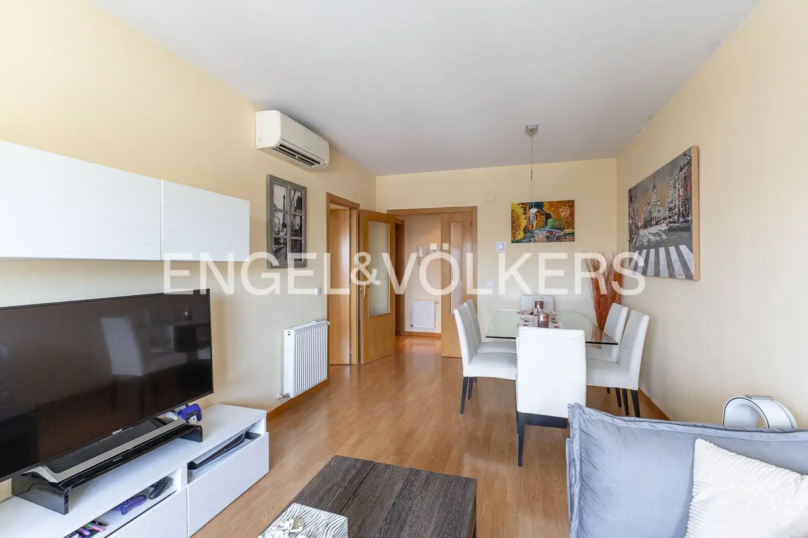 Living room of Flat for sale in Madrid  with Air Conditioner, Heating and Storage room