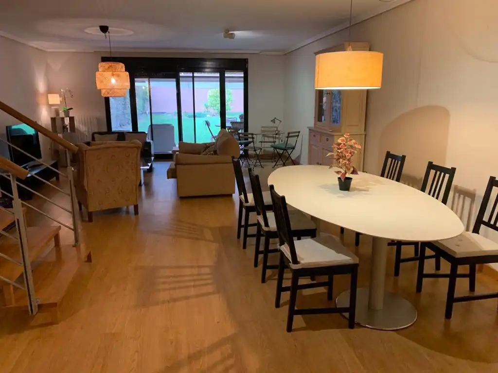 Comedor de Casa o chalet de alquiler en Villanueva de Gállego con Aire acondicionado, Calefacción y Jardín privado