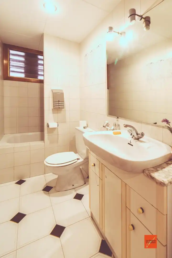 Baño de Edificio en venta en Santa Bàrbara