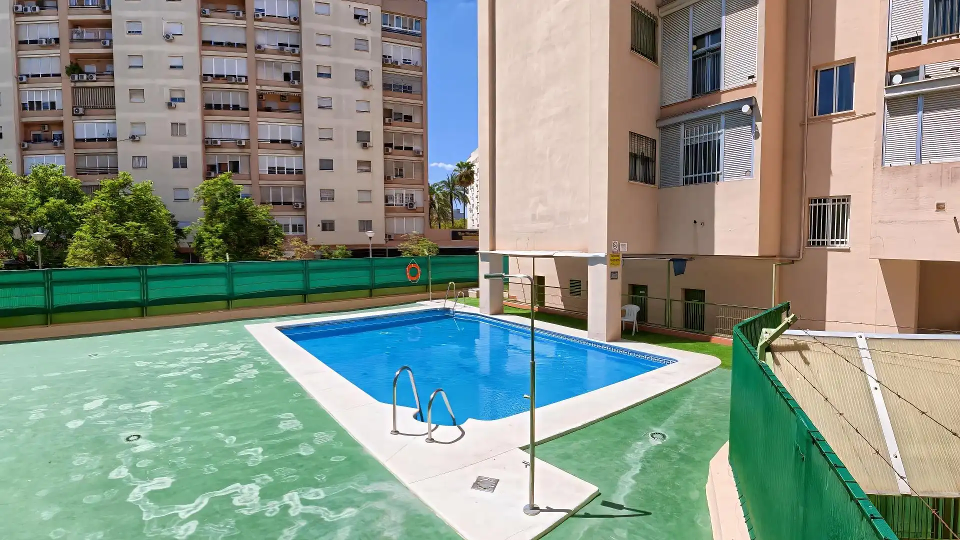 Piscina de Pis en venda en Sevilla amb Aire condicionat, Terrassa i Piscina comunitària