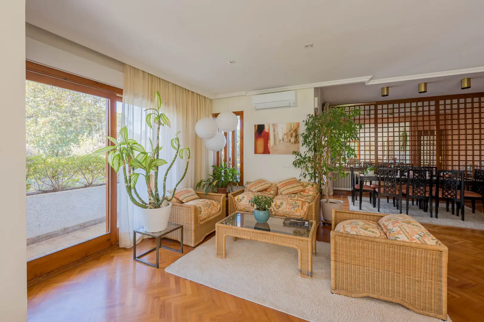 Sala d'estar de Casa o xalet en venda en Majadahonda amb Calefacció, Jardí privat i Parquet