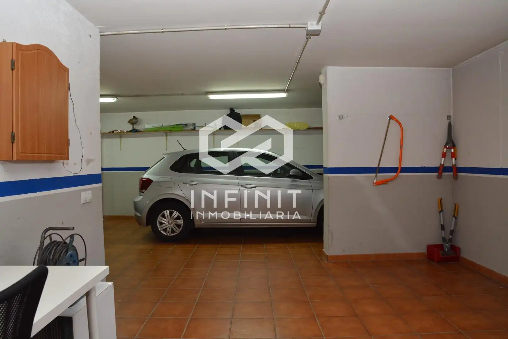 Aparcament de Casa adosada en venda en Torrejón del Rey amb Calefacció, Jardí privat i Terrassa