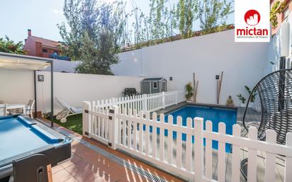 Swimming pool of Flat for sale in Sant Just Desvern  with Heating, Private garden and Parquet flooring