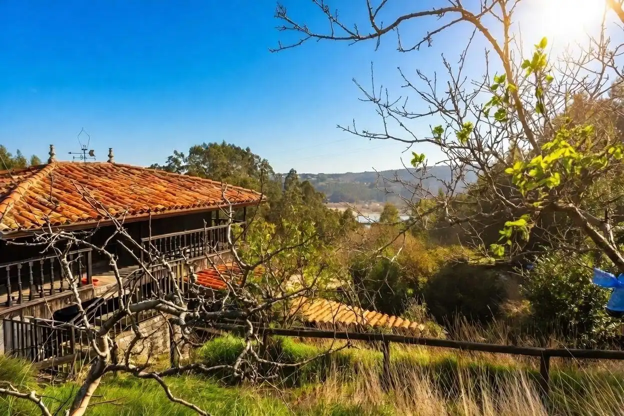 Vista exterior de Finca rústica en venda en Muros de Nalón amb Calefacció, Jardí privat i Terrassa
