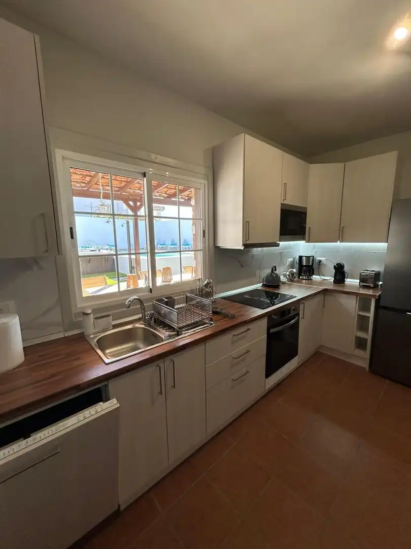 Cuina de Casa o xalet en venda en San Miguel de Abona amb Jardí privat, Terrassa i Traster