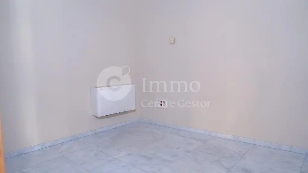 Schlafzimmer von Büro zur Miete in Lleida mit Klimaanlage und Heizung