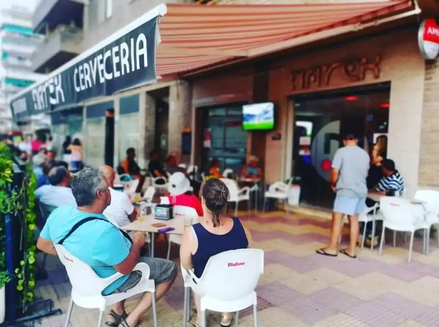 Local commercial à louer à Travessia Mestre Serrano